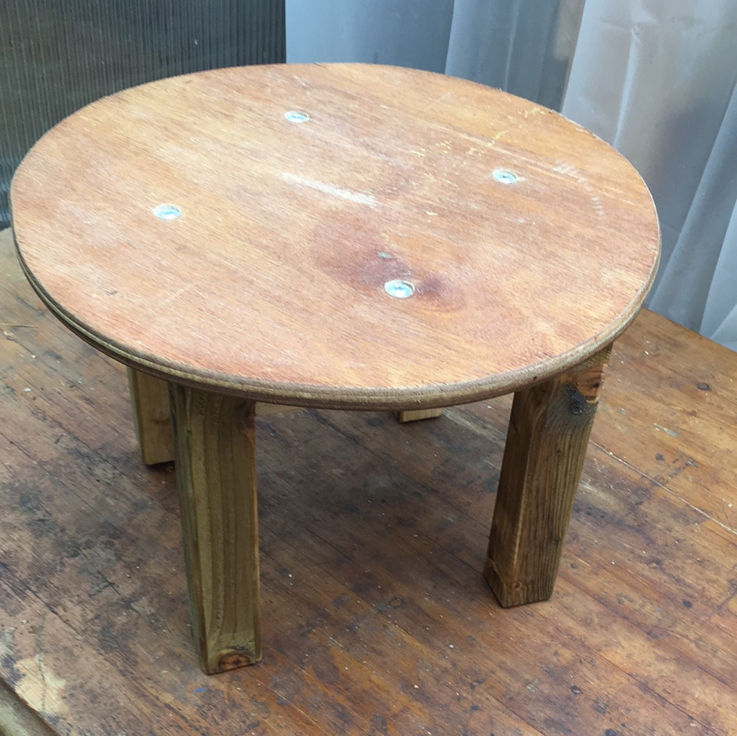 Low round table with detachable legs made with reclaimed timber. Treated. 5070 7031