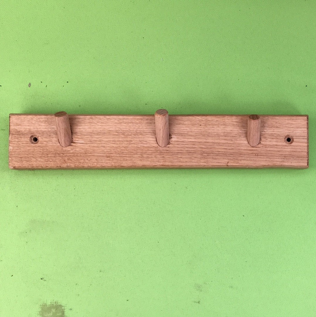 Small coat rack made from oak and hardwood dowels. Oiled. 9106 5175