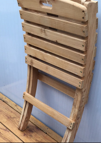 Curved portable chair in solid Siberian larch. Untreated. 6687 8039
